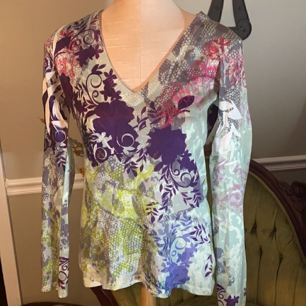 Mossimo, V-neck sweater. Women’s L. Worn Once.